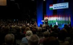 Orbán: Nem fognak bandák vadászni feleségeinkre és leányainkra