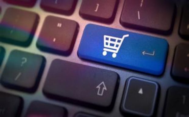 Közel másfél milliárd eurót költöttünk az interneten