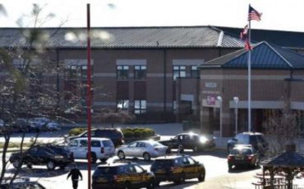 Fegyvert rántott és rálőtt diáktársaira egy 14 éves fiú 