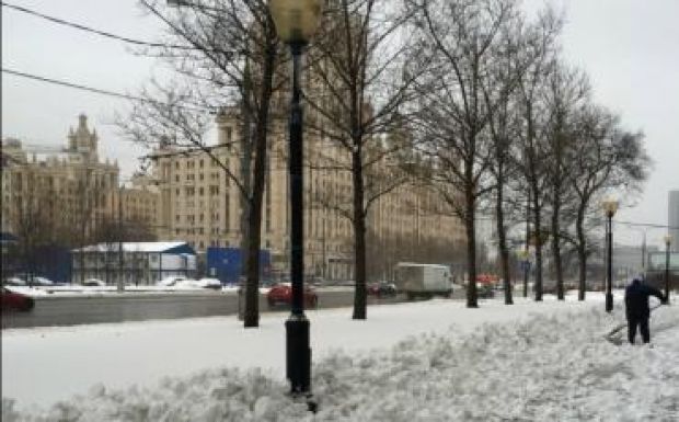 Húsz-harminc centis hó hullott az éjjel Moszkvára és Prágára