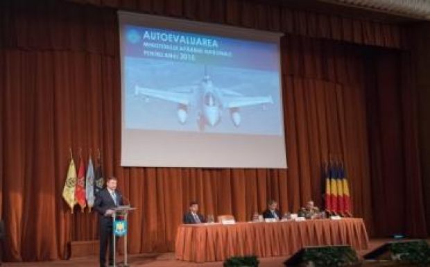 Románia a NATO kollektív védelmének erősítését szorgalmazza a szövetség keleti és déli szárnyán