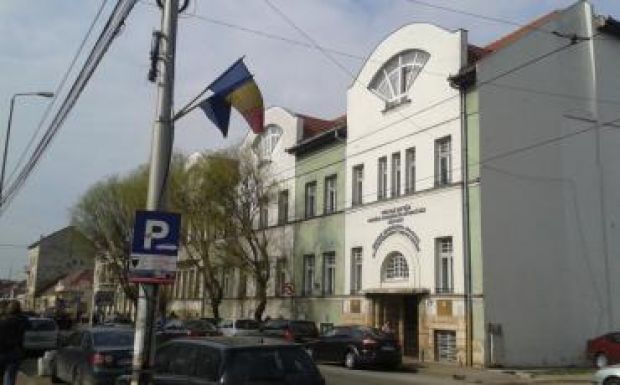 Szakok megszűntetésével mentik meg a Partiumi Keresztény Egyetemet