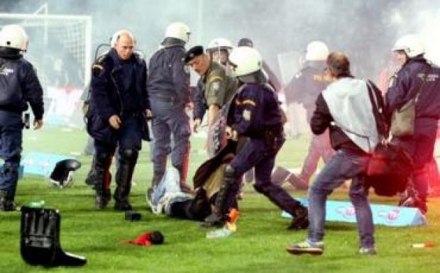 Szurkolói erőszak miatt abbamarad a Görög Kupa