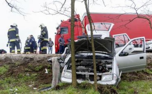 Durva baleset főszereplője volt egy román kamion Magyarországon