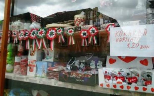 Kívül a piros, kívül a zöld: melyik kokárda „szabályos”?