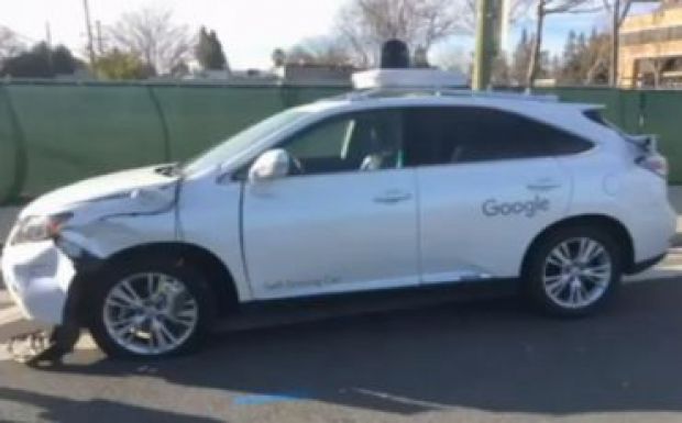 Így ütközött a Google autója egy autóbusszal