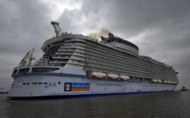 Vízre szállt a világ legnagyobb óceánjárója