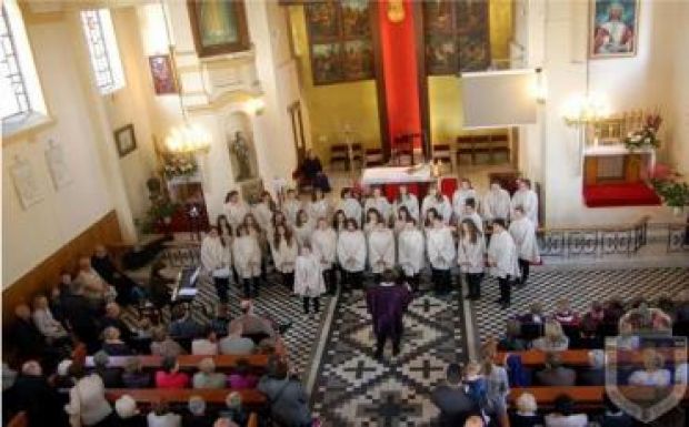 „Kórus-duettel” ünnepli húszéves testvérségét Csíkszereda és Cegléd