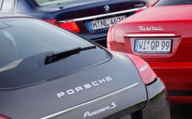 Növekvő autópiac: egyre több drága autót vásárolunk