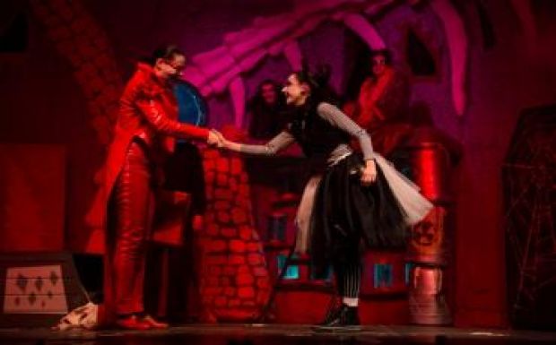 Mesejáték a csíki nézők apraja-nagyjának a Figurától