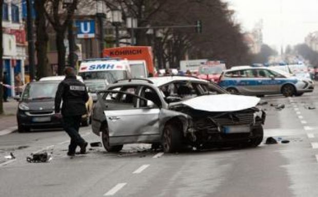 Felrobbantottak egy autót Berlinben