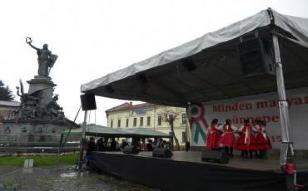 Ismét a Szabadság-szobornál ünnepelhetett az aradi magyarság