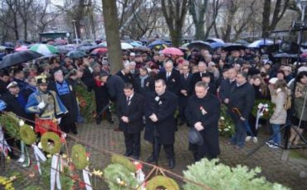 Szacsvay Imre szobránál is emlékeztek Nagyváradon