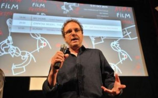 Megkérdeztük Keno Versecket, miért mosta fel a padlót Johannisszal a Spiegelben