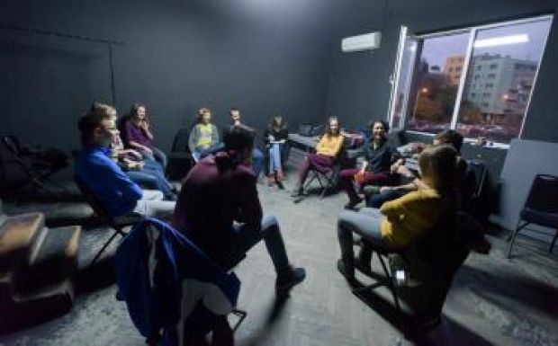 Folytatódnak az ESziK vagy isszák? színházi különórák Kolozsváron