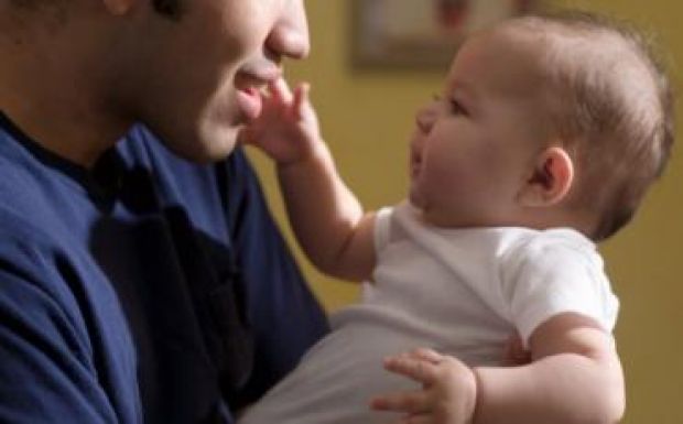 Tizenöt napra nőhet az apukák szülési szabadsága