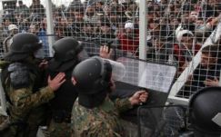 Több száz rendőrt és katonát telepítettek a macedón-görög határra