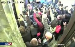 Népszavazási botrány: a kopaszok tényleg akadályozták a szocialista politikust