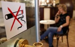 Megcsapolja a kocsmák bevételét a cigistop, de nem jutnak csődbe