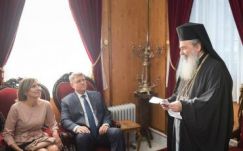 Túl rövid szoknyában lépett a Szent Sír-templomba a román first lady?