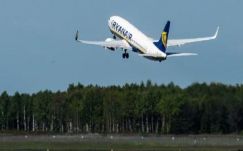 Késekkel a bőröndjében ülhetett repülőgépre egy radikális iszlamista