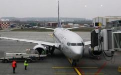 Egy utas rosszulléte miatt Bukarestben szakította meg útját egy repülő