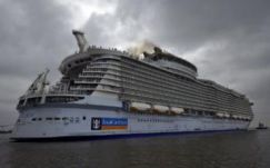 Vízre szállt a világ legnagyobb óceánjárója