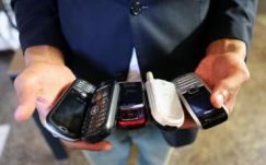 Miért választunk „butatelefonokat” az okos készülékek korában?