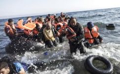 Botokkal verték a török partiőrök a migránsokat