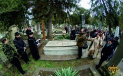 Kopjafa-avatás és kegyeleti séta a vásárhelyi színház jubileumán