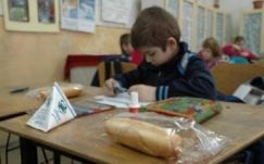 Leállították a tej-kifli programot Kolozs megyében