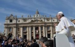 A háború és a szegénység elől menekülők segítését szorgalmazta a pápa húsvéti üzenetében