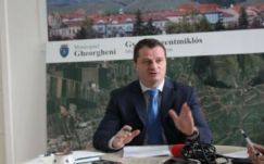 Kedden dől el, hogy dolgozhat-e Gyergyószentmiklós polgármestere