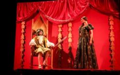 Mátyás meséket játszanak Csíkkarcfalván és Csíkszentdomokoson