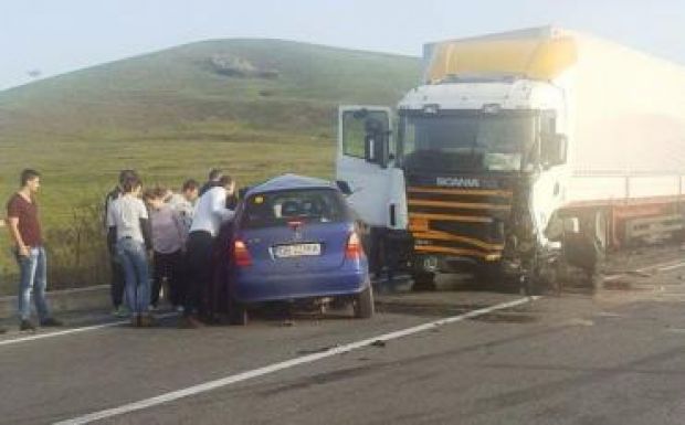 Tizennyolc éves lány életét oltotta ki egy nyerges vontató