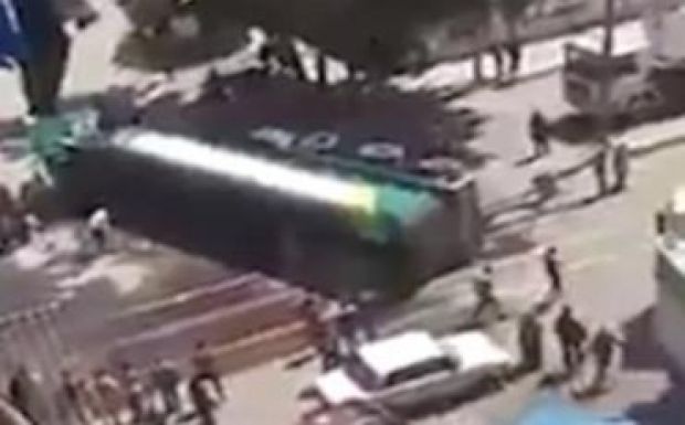 Felrobbant az oldalára dőlt tartálykocsi 