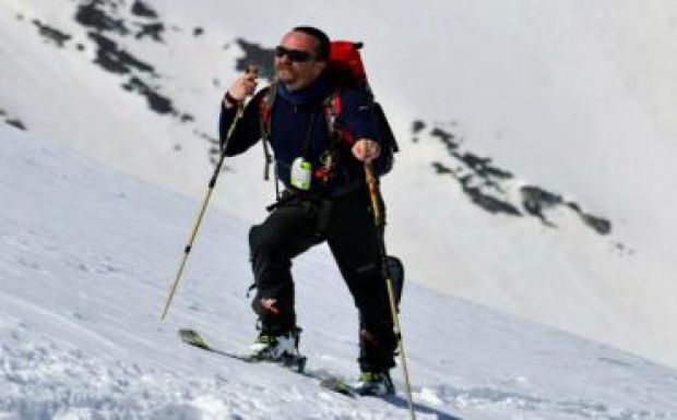 Ázsia legmagasabb vulkánját támadja a háromszéki Tulit Zsombor