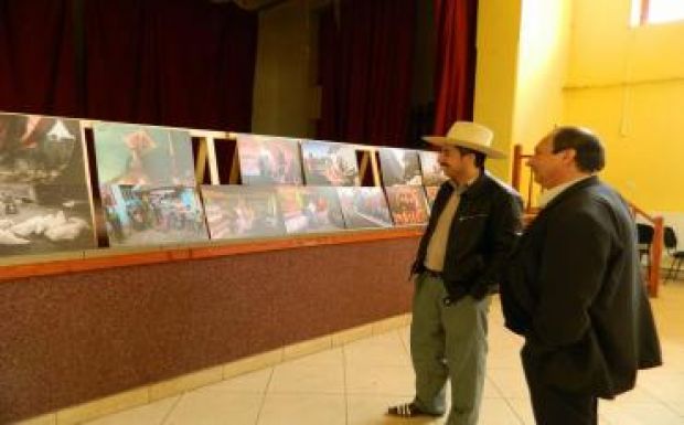 Magukhoz ölelték az unokáikról készült fotókat a csíkszentgyörgyi romák 