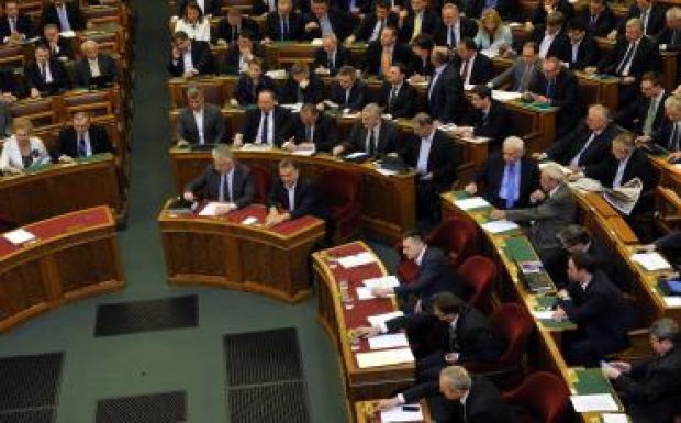 Az Országgyűlés is rábólintott: újra nyitva lehetnek a boltok vasárnap