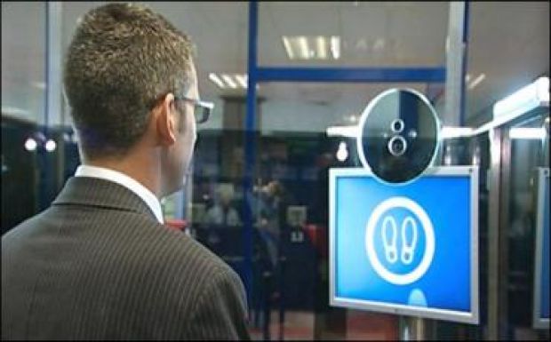 Arcfelismerő rendszert vezetnek be a párizsi reptereken