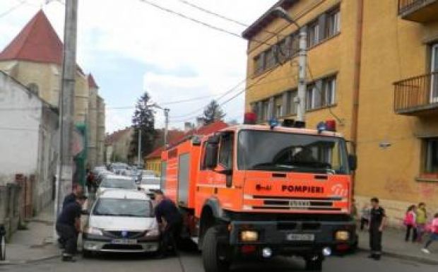 Csúcsforgalom Kolozsváron: a tűzoltóautó is elakadt