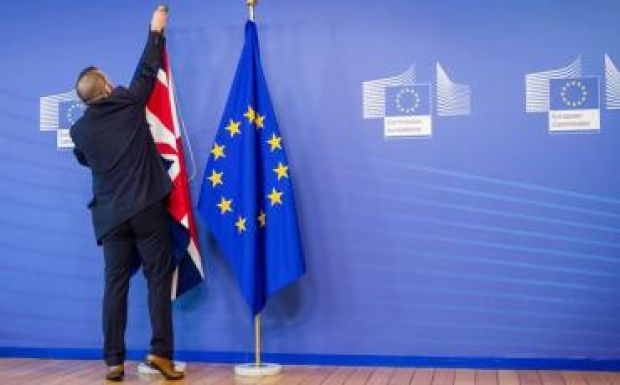 Évente ötezer fontot is veszthetnek a háztartások a Brexittel