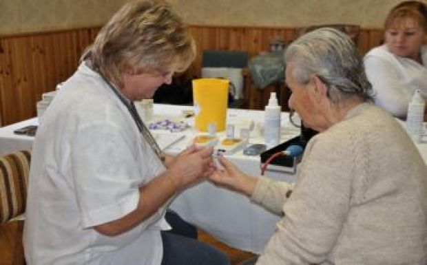 Szolnoki orvosok mérik fel a Csíkszentimre lakosságának egészségi állapotát