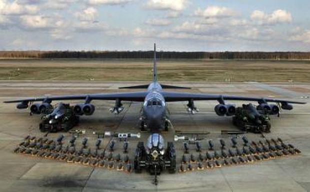 Most először B-52-es bombázóját is bevetette Amerika az IÁ ellen