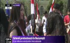 Szíriaiak tüntetnek a román kormány épülete előtt