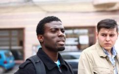 Iskolaépítésre gyűjt Erdélyben az egykori gyerekkatona