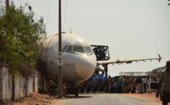 Magánépületre ejtettek egy indiai repülőt