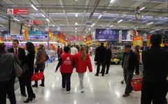 Kisebb lakótelepi boltokat is nyitna Romániában az Auchan