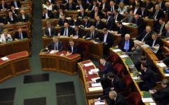 Az Országgyűlés is rábólintott: újra nyitva lehetnek a boltok vasárnap 