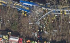 Bajor vonattragédia: telefonjával játszott a forgalomirányító tiszt